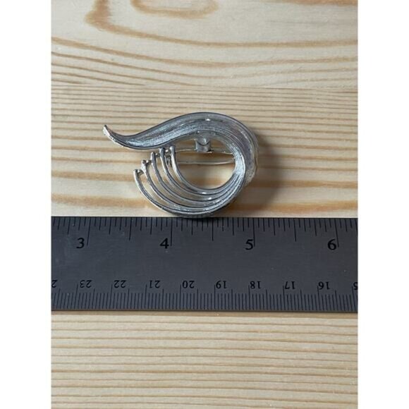 Vintage Silver-Tone Curved Wave Brooch Pin - Picture 2 of 6